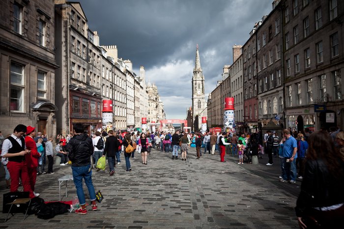 royal mile street performers